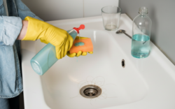 No Vinegar or Baking Soda Required: pour half a glass of this straightforward mixture and the drain nearly clears itself